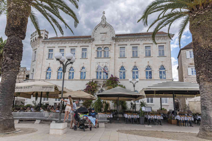 Croacia - Trogir 28 - Escuela Primaria Petar Berislavic